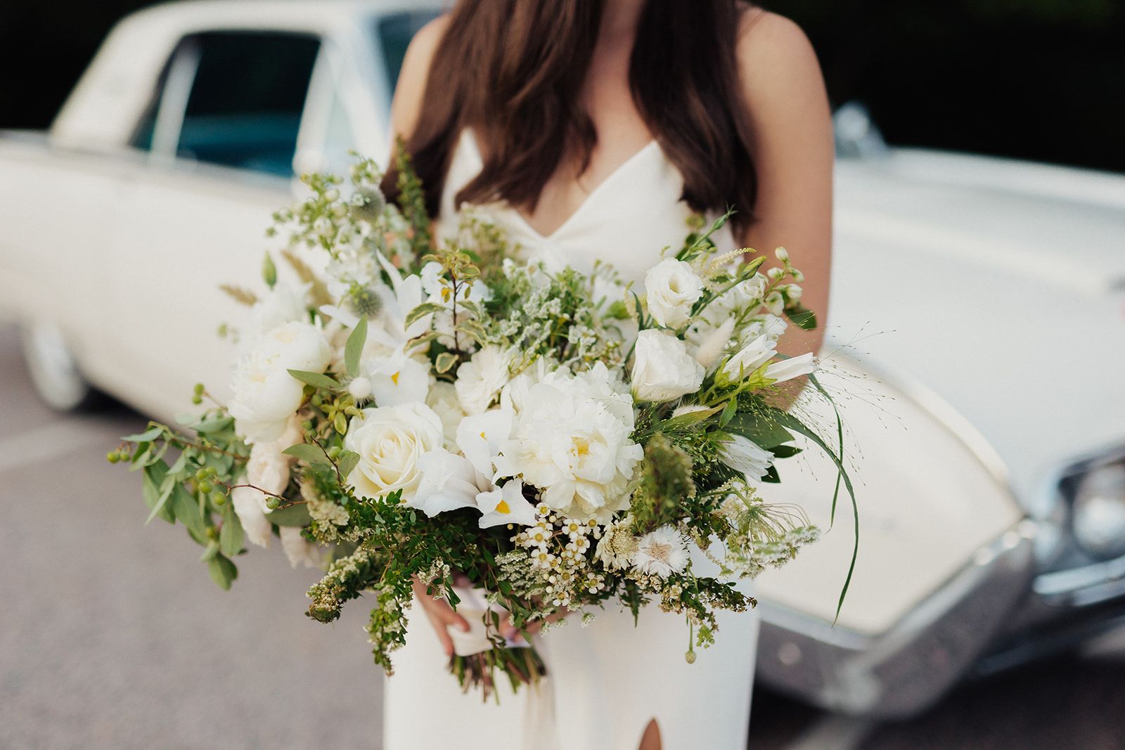 Minimalist bridal bouquet